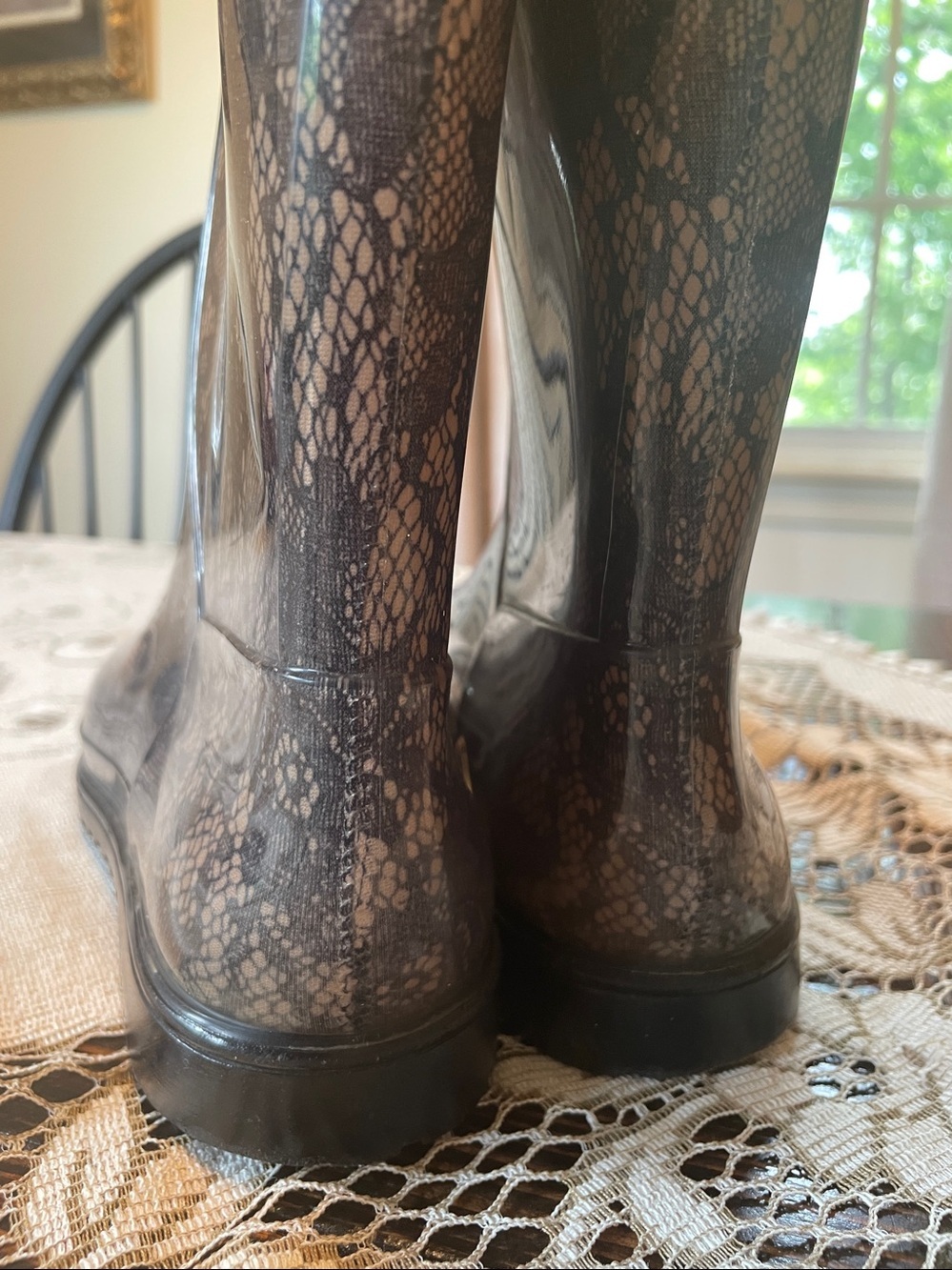 Valentino Garavani Lace-Printed Rubber Rain Boots Size 40 - Picture 14 of 14